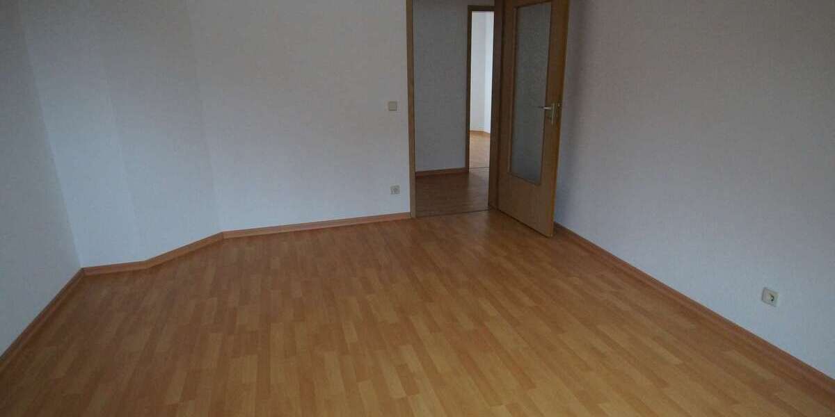 geeignet für 2er-WG - 2,5-Zi-DG-Whg - Laminat, Badewanne 2.5 zimmer