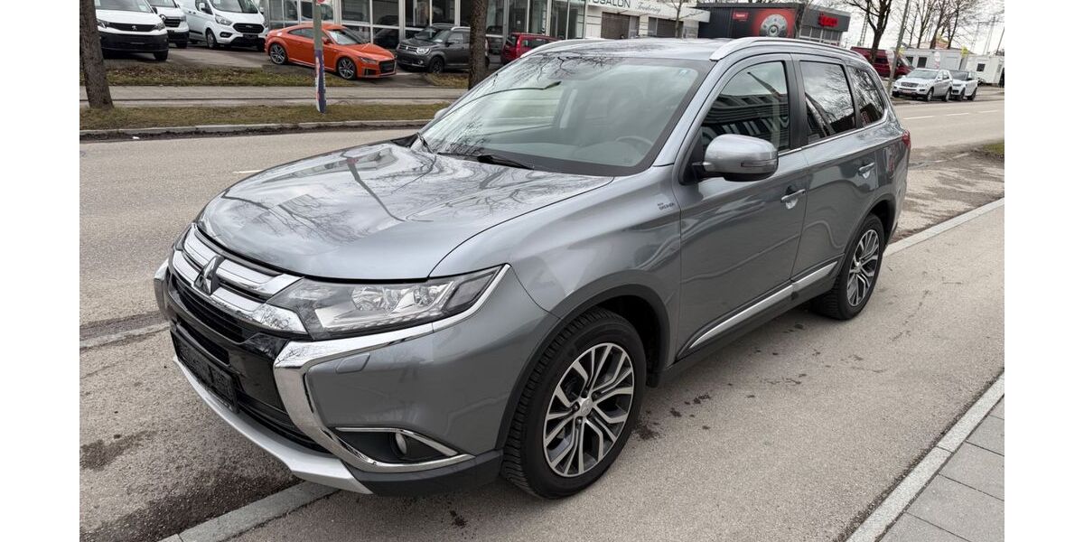 Mitsubishi Outlander 97.000 km 17.990 &euro; München 81825