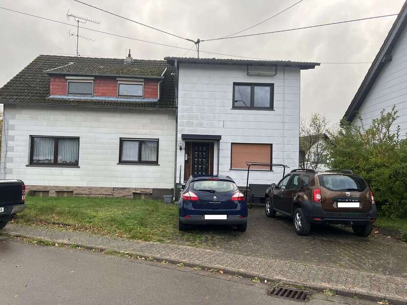 Haus zum Kaufen in Freisen-Asweiler 119.000 € 188 m² 10 zimmer