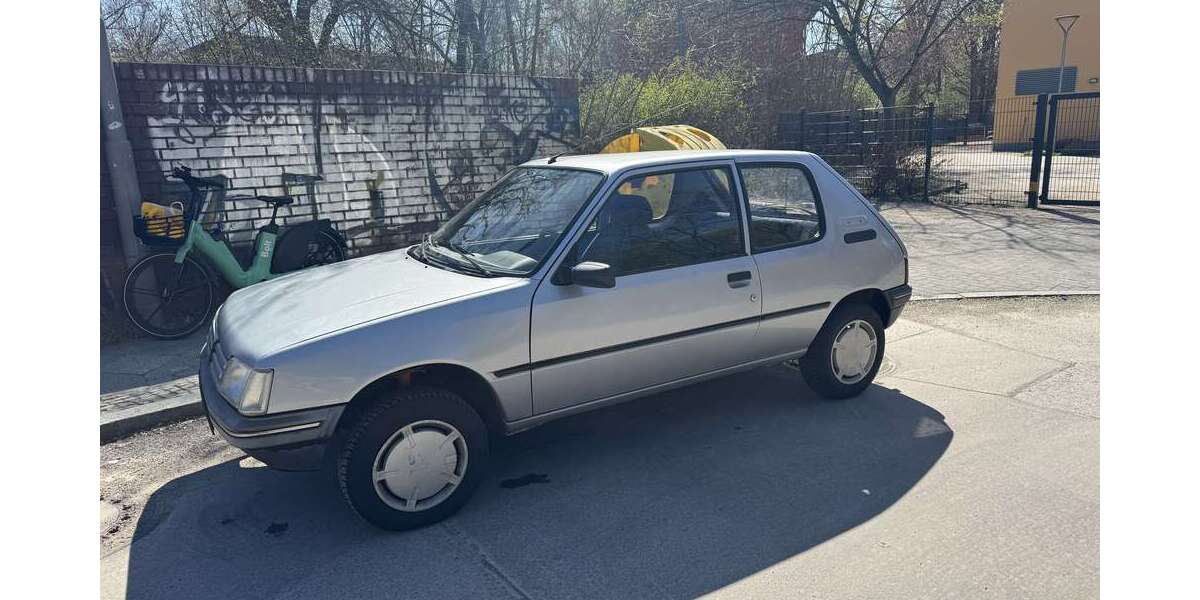 Peugeot 205 152.500 km 699 &euro; Berlin 12355