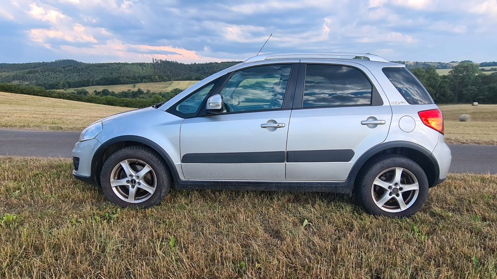 Suzuki SX4 98.903 km 7.600 &euro; Königsee 07426