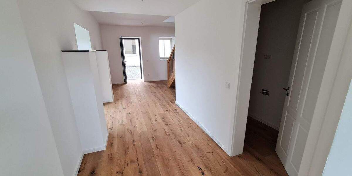 Modernes Wohnen in einem Reihenendhaus mit Außenbereich und Stellplätzen 5 zimmer