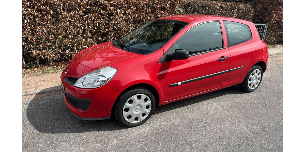 Renault Clio 112.000 km 2.990 &euro; Hamburg 22147