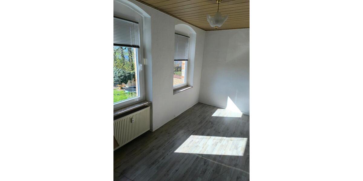 Etagenwohnung Allstedt - 3 Zimmer, 63 m&sup2;, 360&euro; | Angebot:26181683