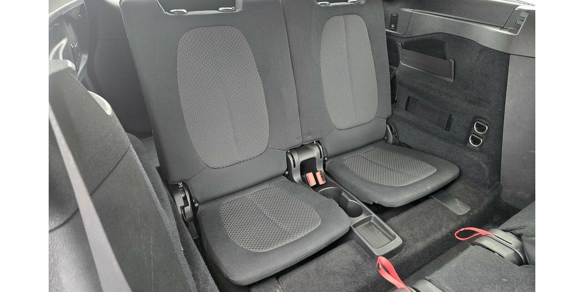 BMW 218 Active Tourer d ADVANTAGE/7-SITZER/AHK/KLIMA 179.900 km 11.900 &euro; Villingen-Schwenningen 78054