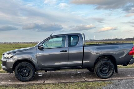 Toyota Hilux 17.000 km 40.700 &euro; Elsfleth 26931