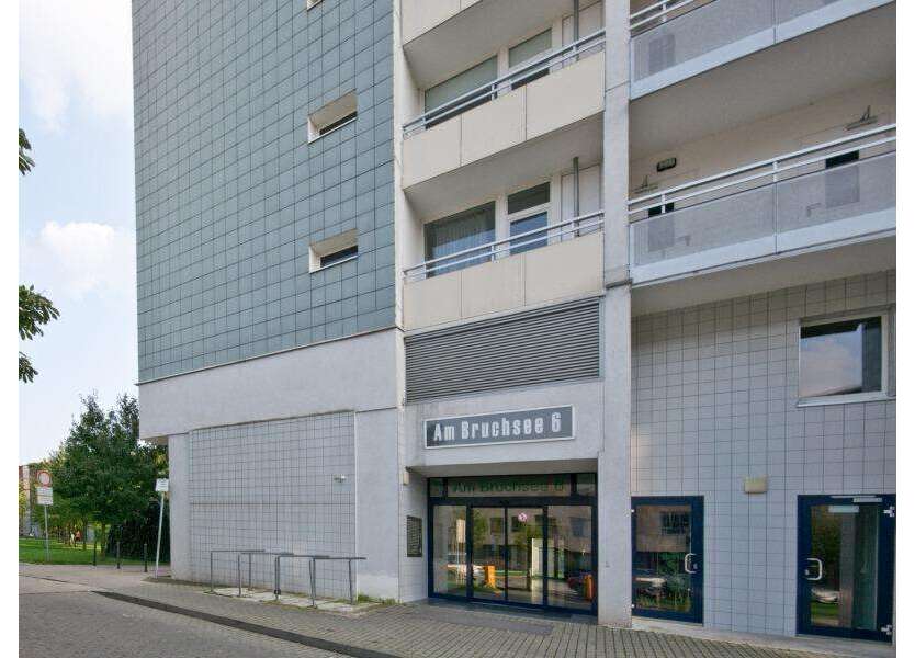 Wohnung zum Mieten in Halle (Saale) 381 € 64.26 m²