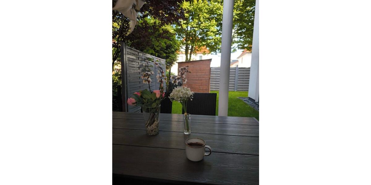 Hochwertige Wohnung mit eigenem Garten und zwei Stellplätzen 4 zimmer