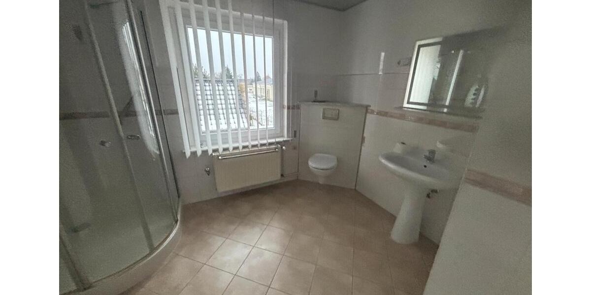 Etagenwohnung Jarmen - 5 Zimmer, 100 m&sup2;, 1.000&euro; | Angebot:26606275
