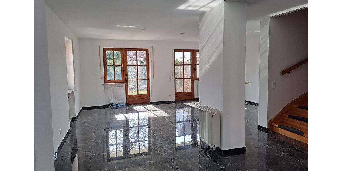 Reihenhaus Meitingen - 4.5 Zimmer, 130 m&sup2;, 1.670&euro; | Angebot:25831966