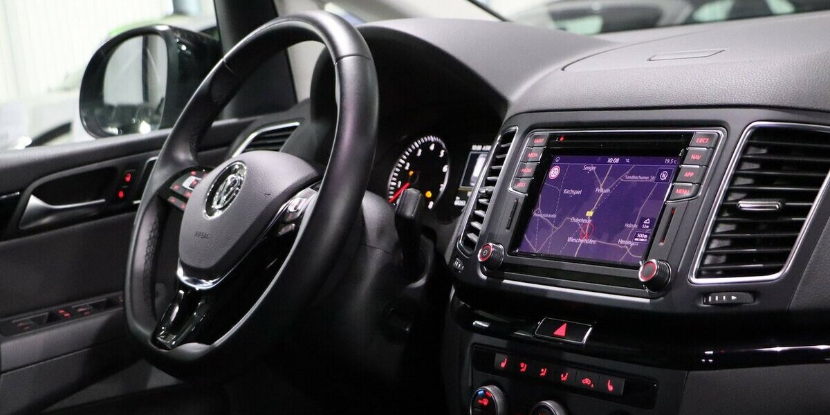 VW Sharan 1.4 TSI BUSINESS HIGHLINE / XENON / TOP 64.000 km 27.444 &euro; Hamm 59077