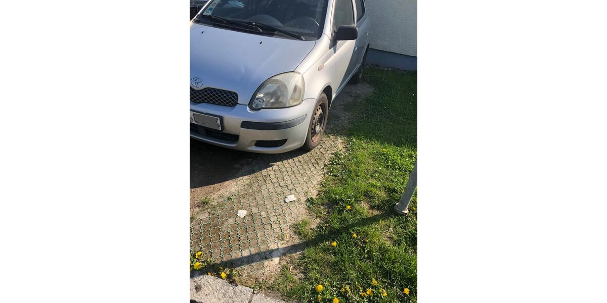 Toyota Yaris 122.000 km 950 &euro; Gundelfingen 89423