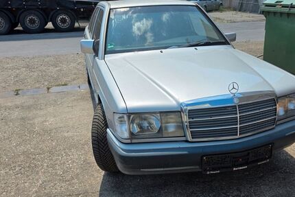 Mercedes-Benz 190 252.000 km 2.950 &euro; Monheim am Rhein 40789