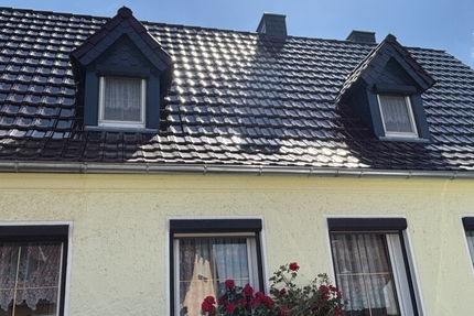 Gemütliche Doppelhaushälfte mit großem Grundstück und Doppelgarage in ruhiger Siedlungslage - Haus Röderaue | Angebot:27134387
