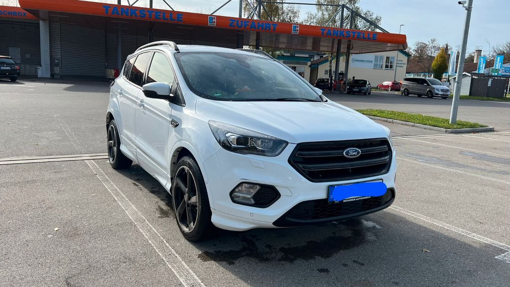 Ford Kuga 138.000 km 15.249 € München 81827