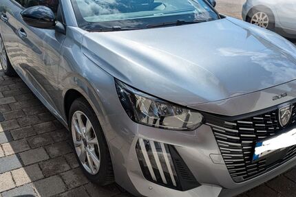 Peugeot 208 5.365 km 15.999 &euro; Miesbach 83714