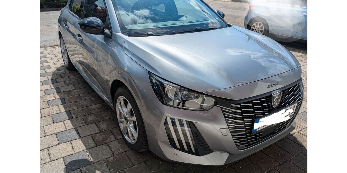 Peugeot 208 5.365 km 15.999 &euro; Miesbach 83714