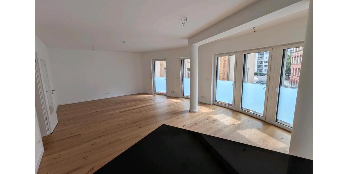 Exklusive 4-zimmer-Wohnung in Stadtzentrum mit der Einbauküche 4 zimmer