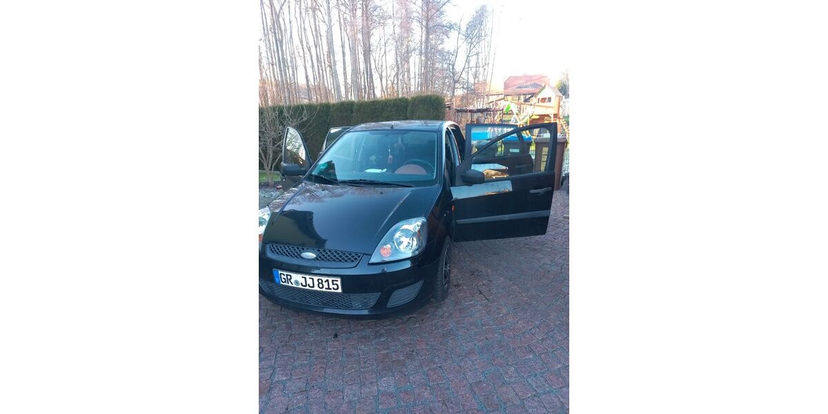 Ford Fiesta 165.000 km 2.900 &euro; Schönau-Berzdorf 02899