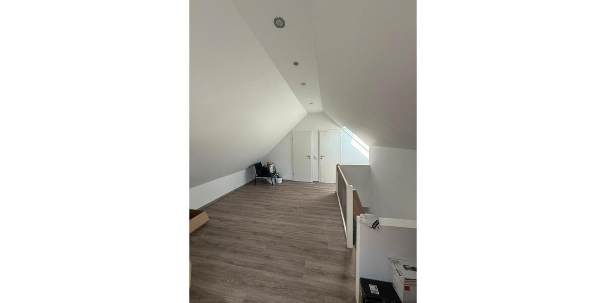 Dachgeschoßwohnung Stade - 3 Zimmer, 80 m&sup2;, 1.120&euro; | Angebot:26479300