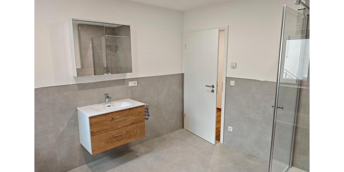 Etagenwohnung Hammelburg - 3.5 Zimmer, 111 m&sup2;, 1.200&euro; | Angebot:26614914