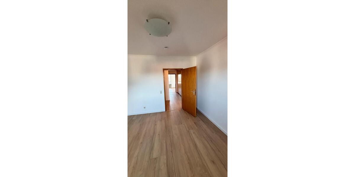Etagenwohnung Schwalbach - 3 Zimmer, 96 m&sup2;, 975&euro; | Angebot:25509753