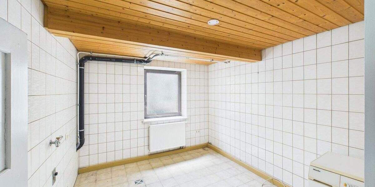 Einfamilienhaus Baunach - 9 Zimmer, 280 m&sup2;, 2.150&euro; | Angebot:26675744