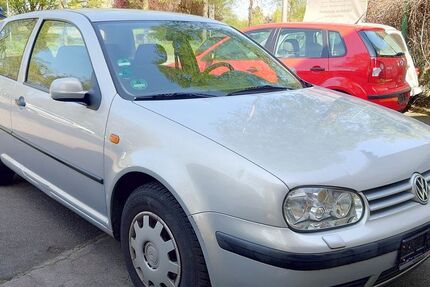 VW Golf 99.541 km 2.750 &euro; Hockenheim 68766