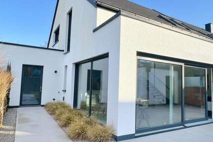 Exklusive Doppelhaushälfte am Stadtrand - zukunftssicher & energieeffizient 4 zimmer