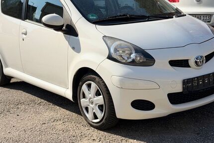 Toyota Aygo (X) 77.000 km 3.900 &euro; Wertheim am Main 97877