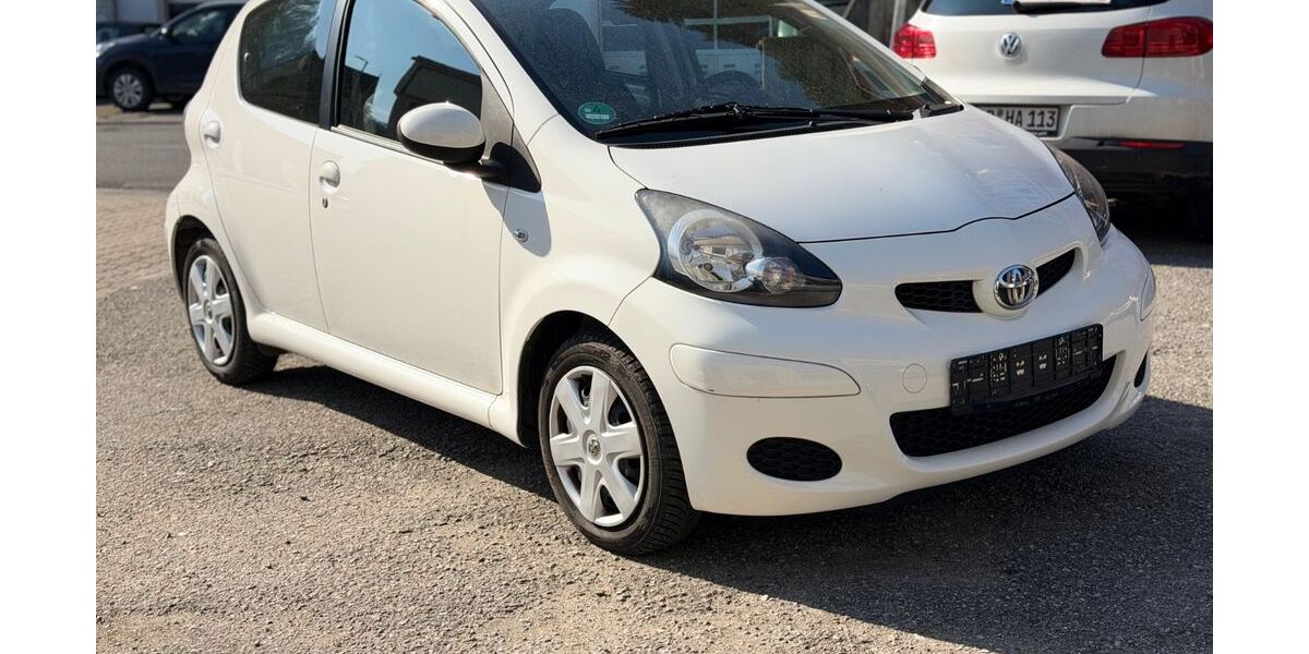 Toyota Aygo (X) 77.000 km 3.900 &euro; Wertheim am Main 97877