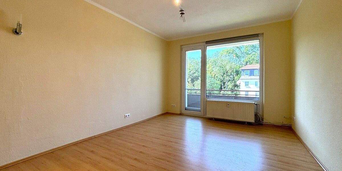 Familienfreundliche Eigentumswohnung mit Einbauküche, 2x Balkonen und 2x Garagen in Löberitz 5 zimmer