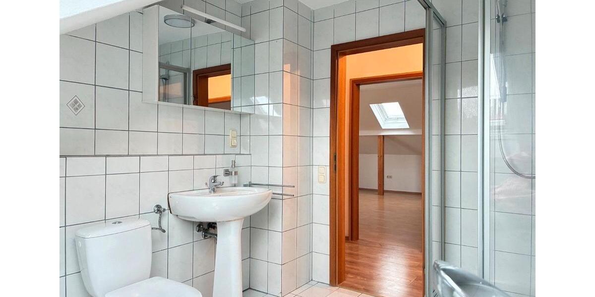 Dachgeschoßwohnung Alteglofsheim - 6 Zimmer, 86 m&sup2;, 700&euro; | Angebot:26383222
