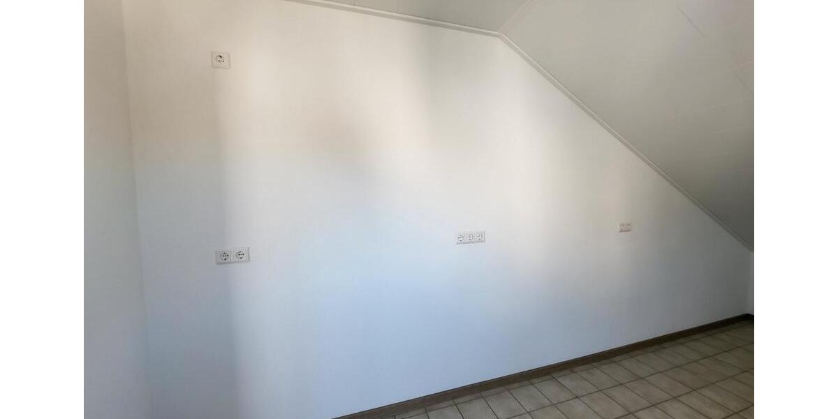 Dachgeschoßwohnung Waghäusel - 3 Zimmer, 76 m&sup2;, 900&euro; | Angebot:26312711