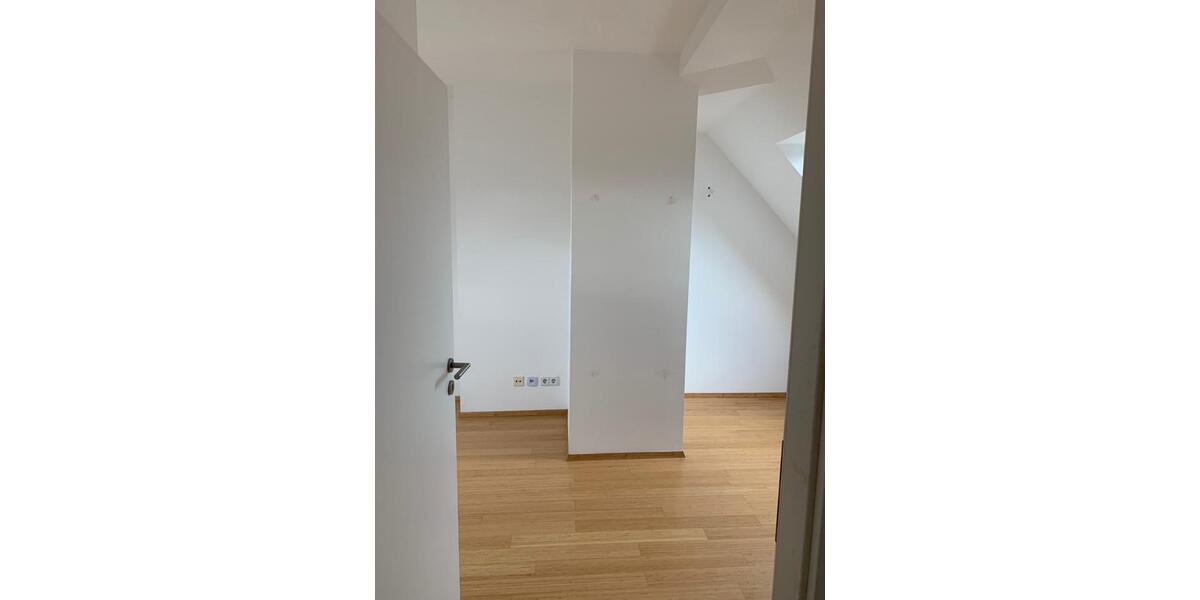 Dachgeschoßwohnung Chemnitz Kapellenberg - 3.5 Zimmer, 77 m&sup2;, 135.000&euro; | Angebot:25404114