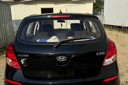 Hyundai i20 112.350 km 5.500 &euro; München 81737