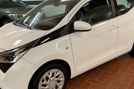 Toyota Aygo (X) 45.000 km 10.490 &euro; Wülfrath 42489
