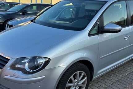 VW Touran 208.600 km 4.990 &euro; Lennestadt (Meggen)…. 57368