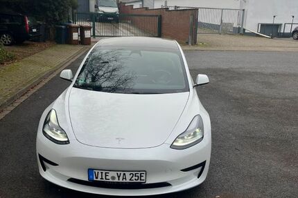 Tesla Model 3 66.000 km 25.000 &euro; Niederkrüchten/Elmpt 41372