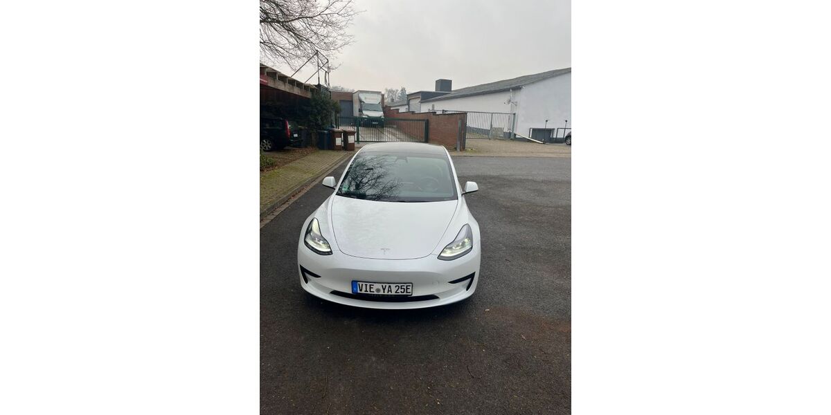 Tesla Model 3 66.000 km 25.000 &euro; Niederkrüchten/Elmpt 41372