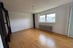 Herrliche 1 Zi.-Wohnung im 1.OG mit großem Balkon und unverbaubarem Fernblick !
