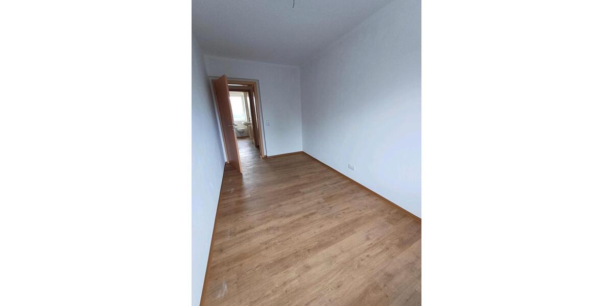 Erdgeschoßwohnung Eisfeld - 4 Zimmer, 69 m&sup2;, 700&euro; | Angebot:26381319
