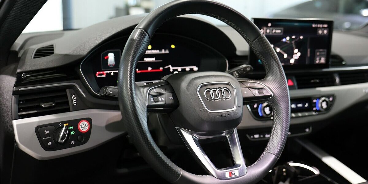 Audi A4 Avant 40 TFSI QUATTRO S-LINE SPORT BLACK TOP 113.000 km 28.444 &euro; Hamm 59077