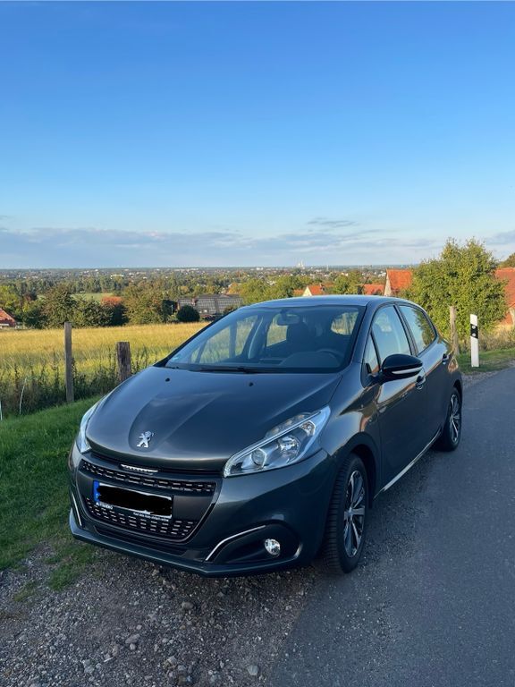 Peugeot 208 73.000 km 8.500 € Minden 32425