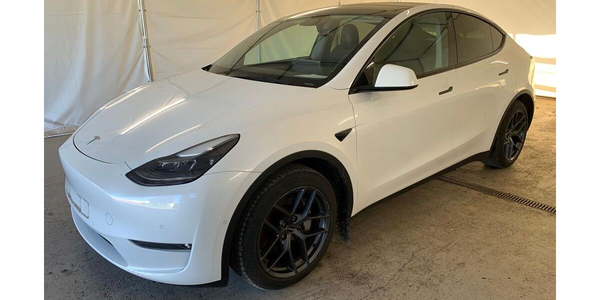 Tesla Model Y 143.334 km 28.950 &euro; Steinbach-Hallenberg OT Herges-Hallenberg 98587