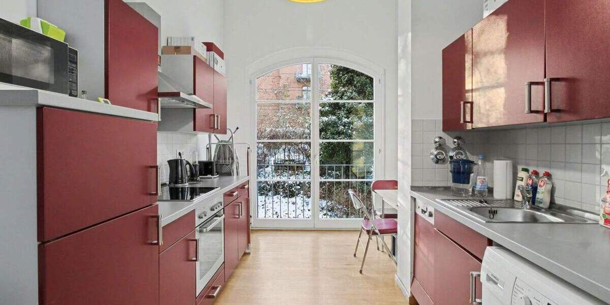 Vermietet: 1-Zimmer-Altbauwohnung (2004 kernsaniert) mit Balkon, Stellplatz und Denkmalschutz 1 zimmer