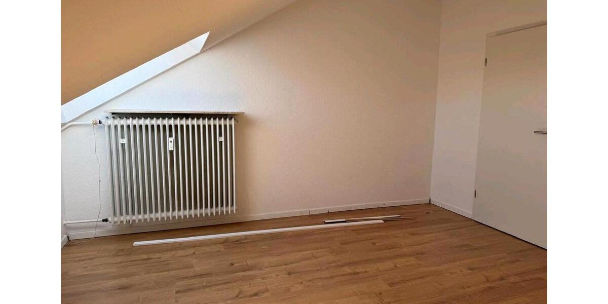 Dachgeschoßwohnung Lambsheim - 3 Zimmer, 65 m&sup2;, 650&euro; | Angebot:26635158