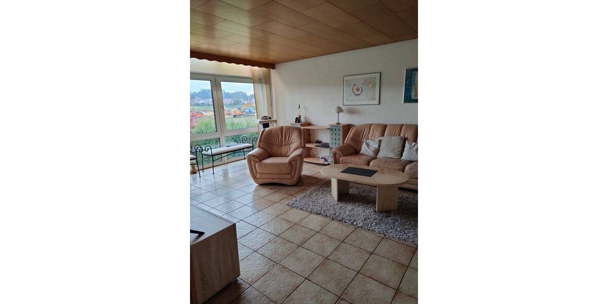 Etagenwohnung Holzheim - 5 Zimmer, 120 m&sup2;, 1.350&euro; | Angebot:26840382