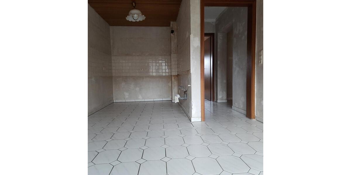 Etagenwohnung Bruchsal - 2 Zimmer, 83 m&sup2;, 930&euro; | Angebot:24982578