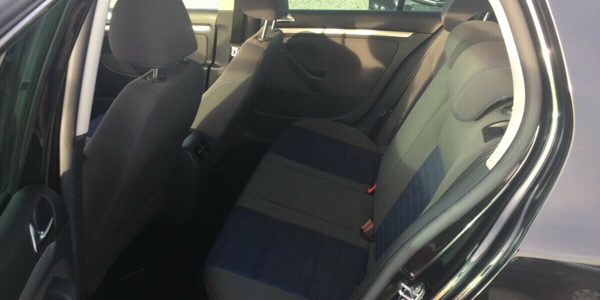 VW Golf Tour Edition,el.SD..Klima,Sitzheiz.,Tüv Neu! 200.000 km 2.999 &euro; Himmelkron 95502